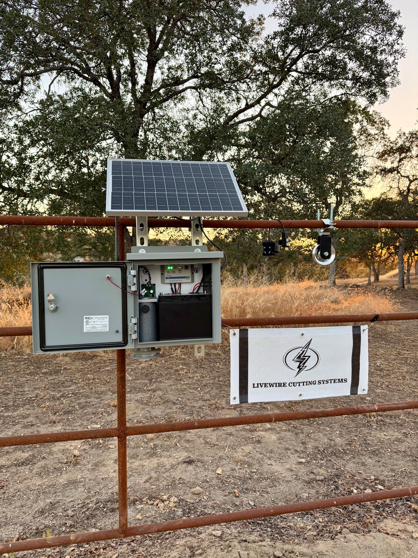 Livewire Pro Solar Flag System